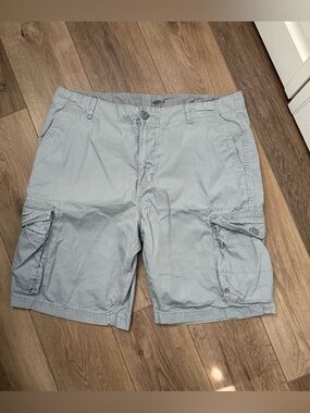 Old Navy Men's Light Gray Cargo Shorts - Classic Pocketed Style